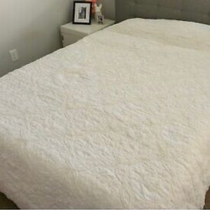 Pottery Barn Ivory White Candlewick Chenille Queen Quilt